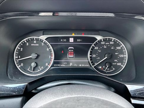 Used 2025 Nissan Pathfinder SL image 25