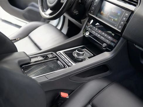 Used 2018 Jaguar F-PACE Premium AWD/4WD image 67