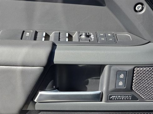 Used 2023 Land Rover Defender 110 X image 28