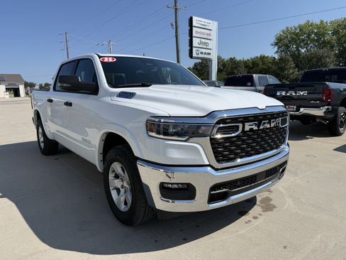 Used 2025 RAM 1500 Big Horn AWD/4WD image 32