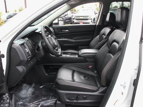 Used 2024 Nissan Pathfinder SL w/ SL Premium Package image 18