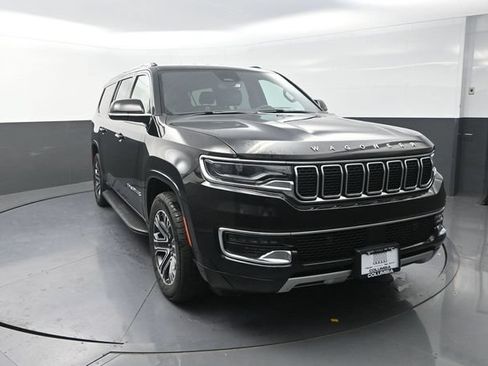 Used 2024 Jeep Wagoneer L Series II w/ Flexible Seating Group AWD/4WD image 4