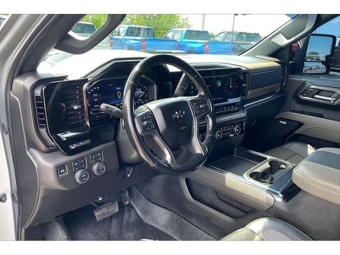 Used 2024 Chevrolet Silverado 2500 ZR2 w/ Technology Package AWD/4WD image 16
