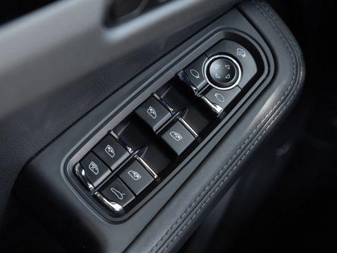 Certified 2024 Porsche Macan Turbo AWD/4WD image 19