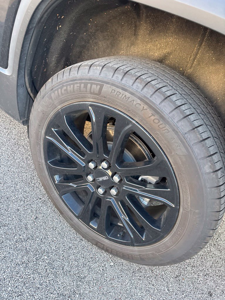 Used 2023 GMC Acadia SLT w/ Elevation Edition FWD image 18