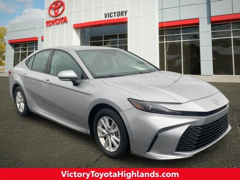 Used 2025 Toyota Camry LE FWD image 1