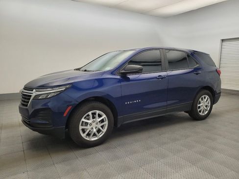 Used 2022 Chevrolet Equinox LS image 2