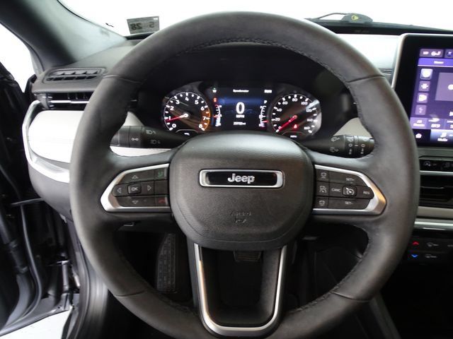 Certified 2023 Jeep Compass Limited w/ Sun and Sound Group AWD/4WD image 6