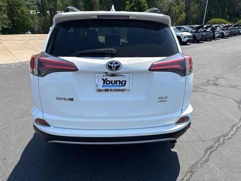 Used 2017 Toyota RAV4 XLE AWD/4WD image 4