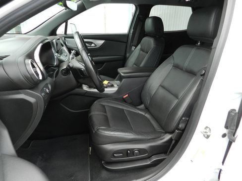 Used 2020 Chevrolet Blazer LT w/ Sound & Technology Package AWD/4WD image 2