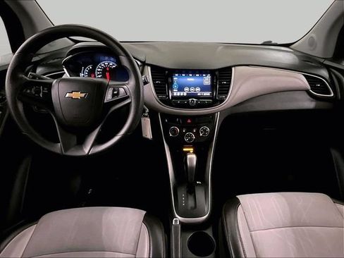 Used 2021 Chevrolet Trax LT AWD/4WD image 14