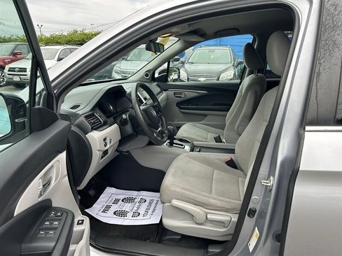 Used 2019 Honda Pilot LX image 9