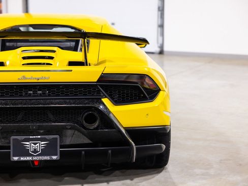 Used 2018 Lamborghini Huracan Performante image 13