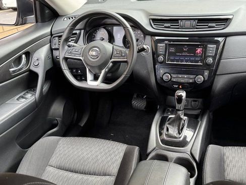 Used 2019 Nissan Rogue SV w/ Premium Package image 13