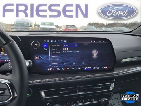 Used 2024 Chevrolet Traverse RS image 21