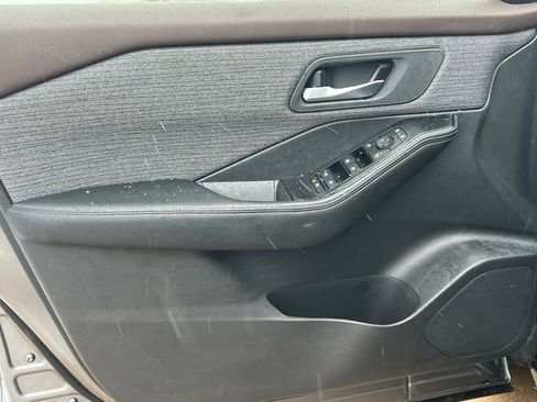 Used 2023 Nissan Rogue SV image 14