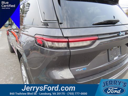 Used 2023 Jeep Grand Cherokee Summit w/ Luxury Tech Group V image 12