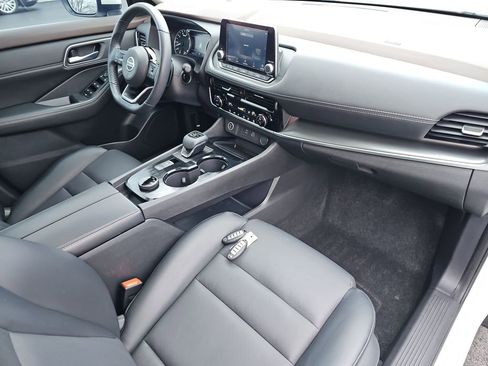 Used 2021 Nissan Rogue SV w/ Premium Package image 16