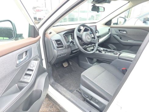 Used 2023 Nissan Rogue SV image 5