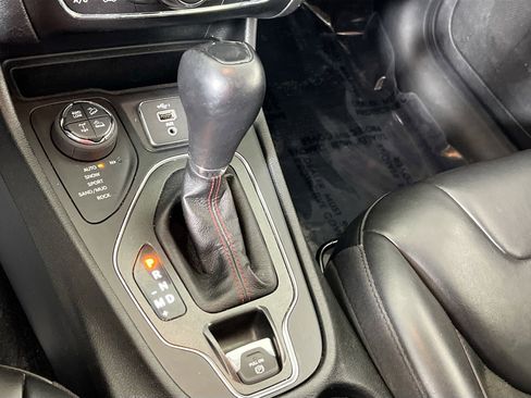 Used 2022 Jeep Cherokee Trailhawk w/ Sun, Sound & Nav Group image 17