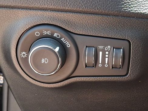 Used 2020 Jeep Compass Latitude w/ Popular Equipment Group AWD/4WD image 23