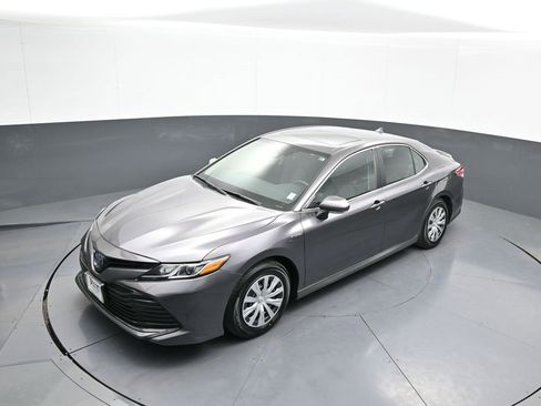 Certified 2019 Toyota Camry LE image 34