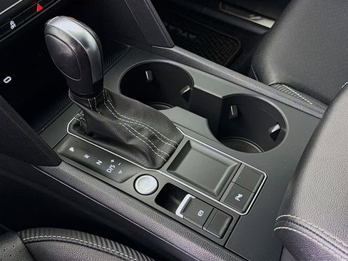 Used 2021 Volkswagen Atlas Cross Sport SE image 19