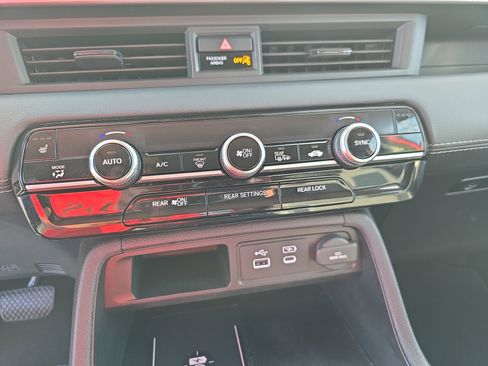 Used 2024 Honda Pilot Touring image 23