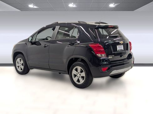 Used 2021 Chevrolet Trax LT w/ LT Convenience Package image 2