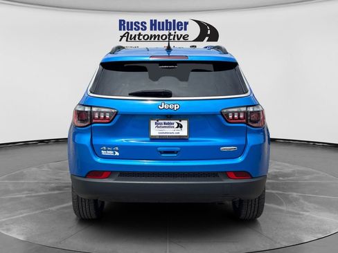 Used 2022 Jeep Compass Latitude w/ Sun and Sound Group AWD/4WD image 4