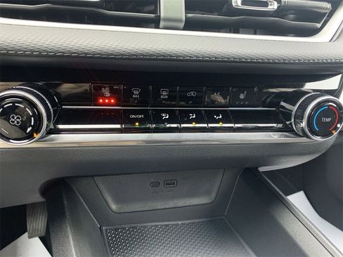 Used 2025 Chevrolet Equinox LT image 20