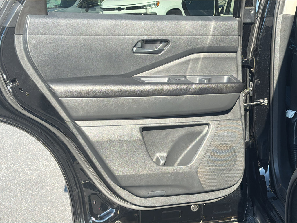 Used 2025 Nissan Pathfinder SV AWD/4WD image 33