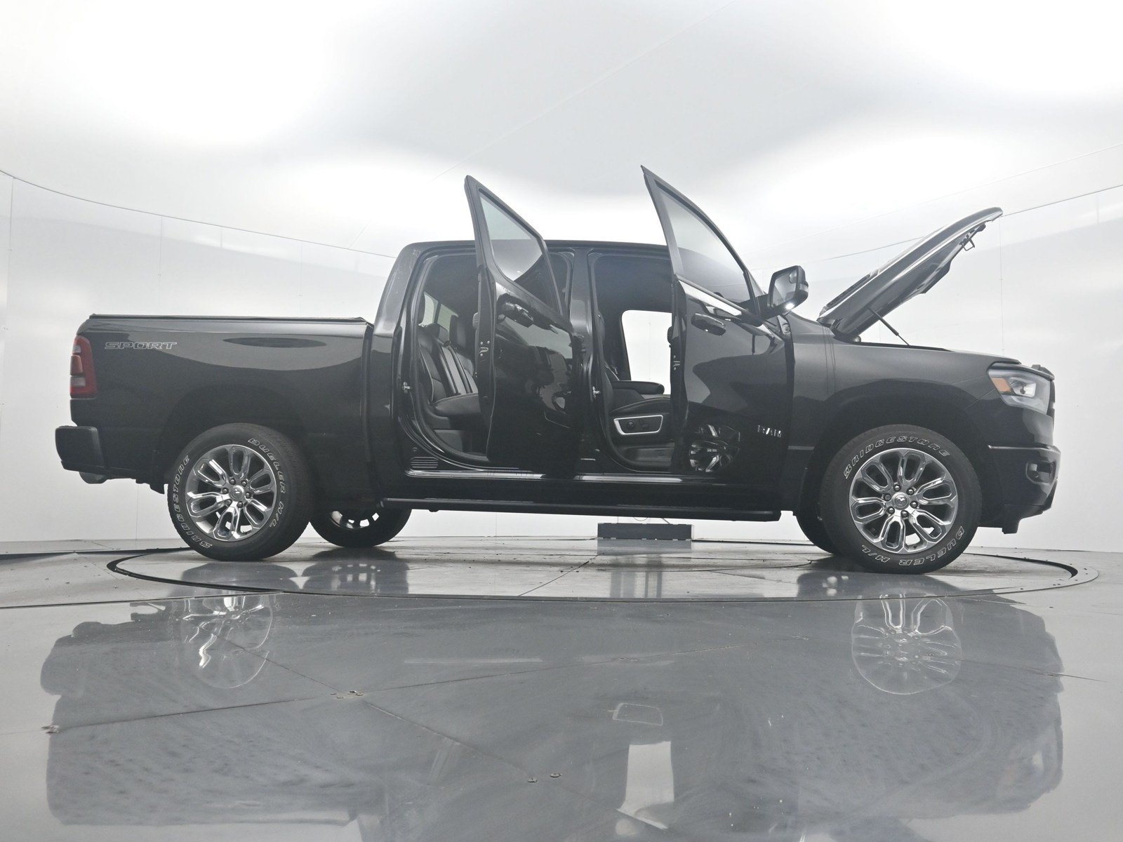 Used 2023 RAM 1500 Laramie AWD/4WD image 36