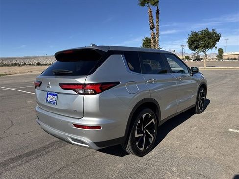 Used 2024 Mitsubishi Outlander SE Black Edition image 5