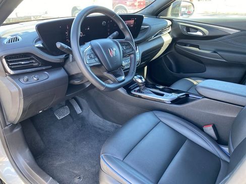Used 2025 Buick Envista Sport Touring image 22