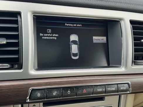 Used 2013 Jaguar XF image 23