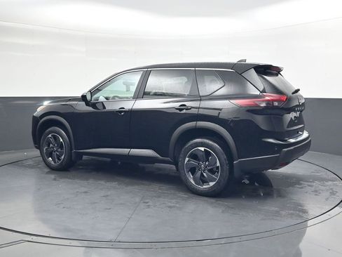 Certified 2026 Nissan Rogue SV FWD image 11