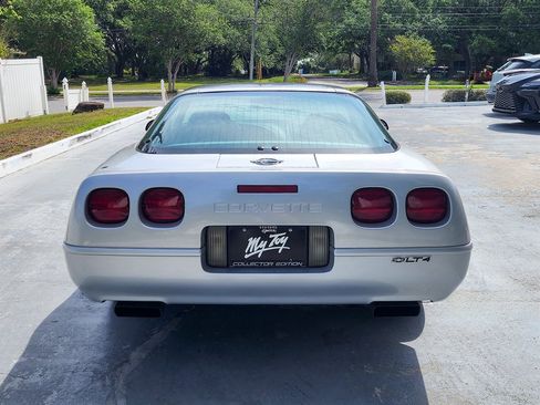 Used 1996 Chevrolet Corvette Coupe RWD image 7