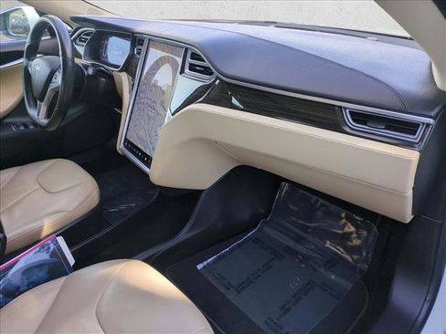 Used 2014 Tesla Model S 60 image 23