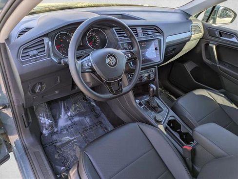 Used 2020 Volkswagen Tiguan SE image 10