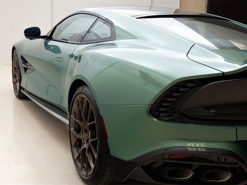 Used 2025 Aston Martin Vanquish image 17