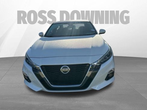 Used 2020 Nissan Altima 2.5 Platinum FWD image 2