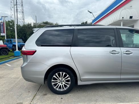 Used 2018 Toyota Sienna XLE FWD image 29