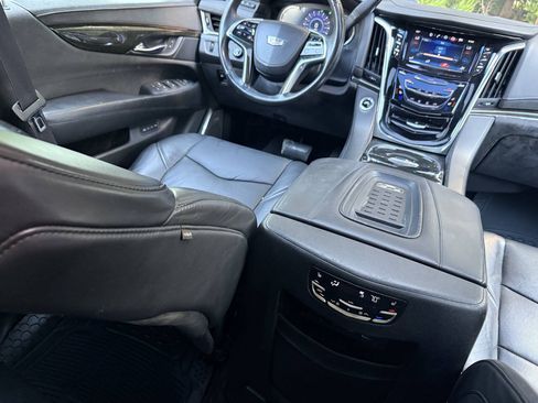 Used 2017 Cadillac Escalade ESV Platinum AWD/4WD image 20
