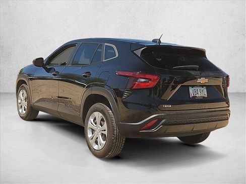 Used 2024 Chevrolet Trax LS FWD image 9