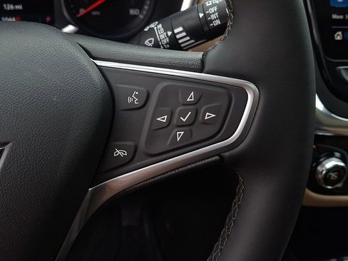 Used 2023 Chevrolet Equinox Premier image 22