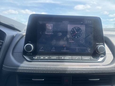 Used 2024 Nissan Rogue SV w/ SV Premium Package image 44