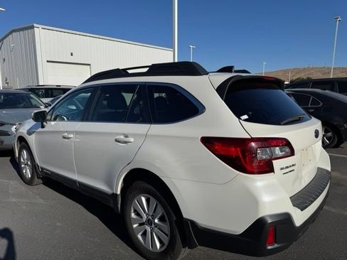 Used 2018 Subaru Outback 2.5i Premium AWD/4WD image 4