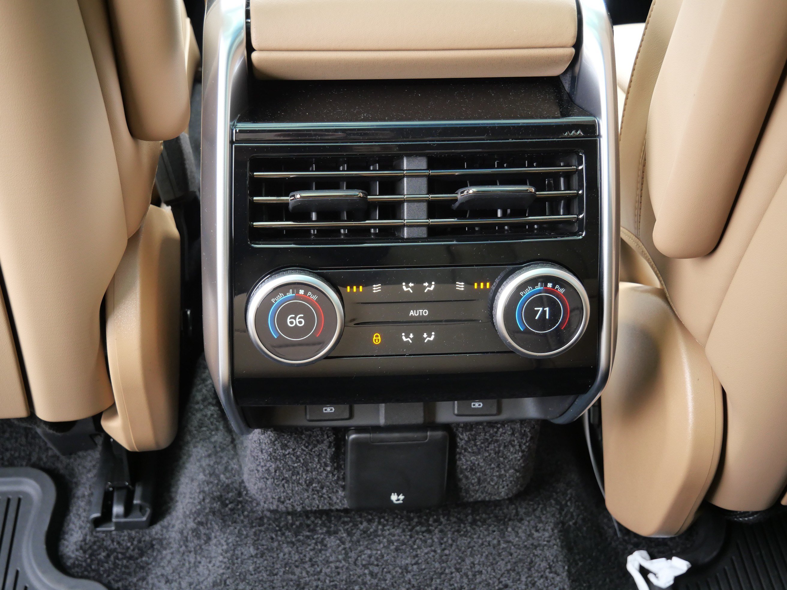New 2026 Land Rover Range Rover SE AWD/4WD image 9