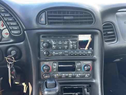 Used 2004 Chevrolet Corvette Convertible w/ Preferred Equipment Group RWD image 12